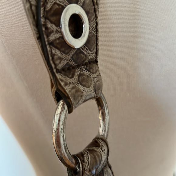 🩵Vintage Y2K GUESS Hobo Bag with Faux Leather Straps | G Logo Clasp Rhinestones - Picture 8 of 16